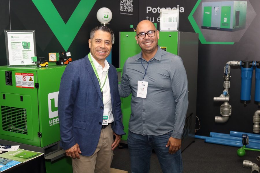 Stand de maquinaria industrial en la EXPO