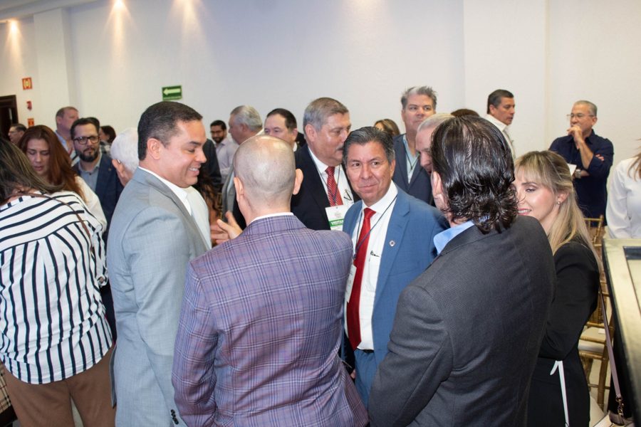 Networking entre empresarios en la EXPO
