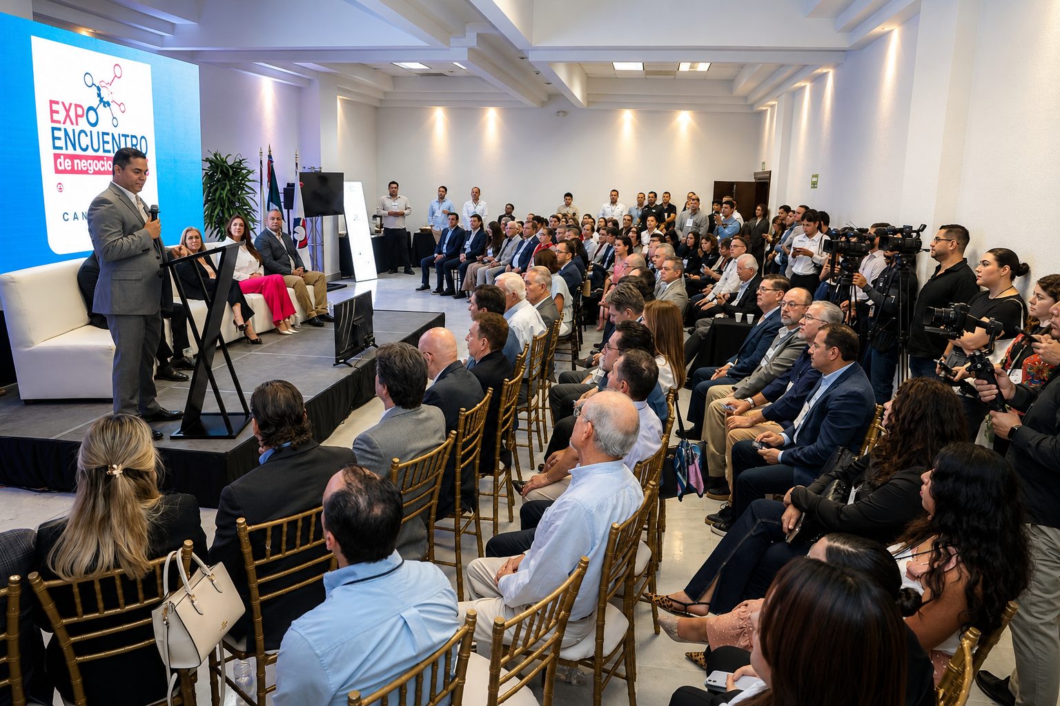 Conferencia inaugural de la EXPO Industrial y de Negocios CANACINTRA Sonora